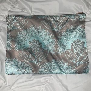 Manaola zipper pouch